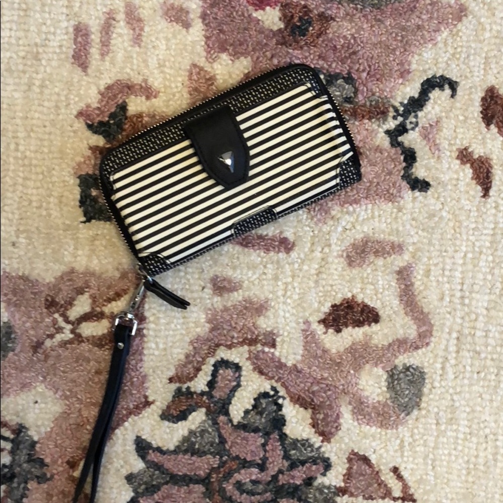 Stella & Dot Madison Tech wallet